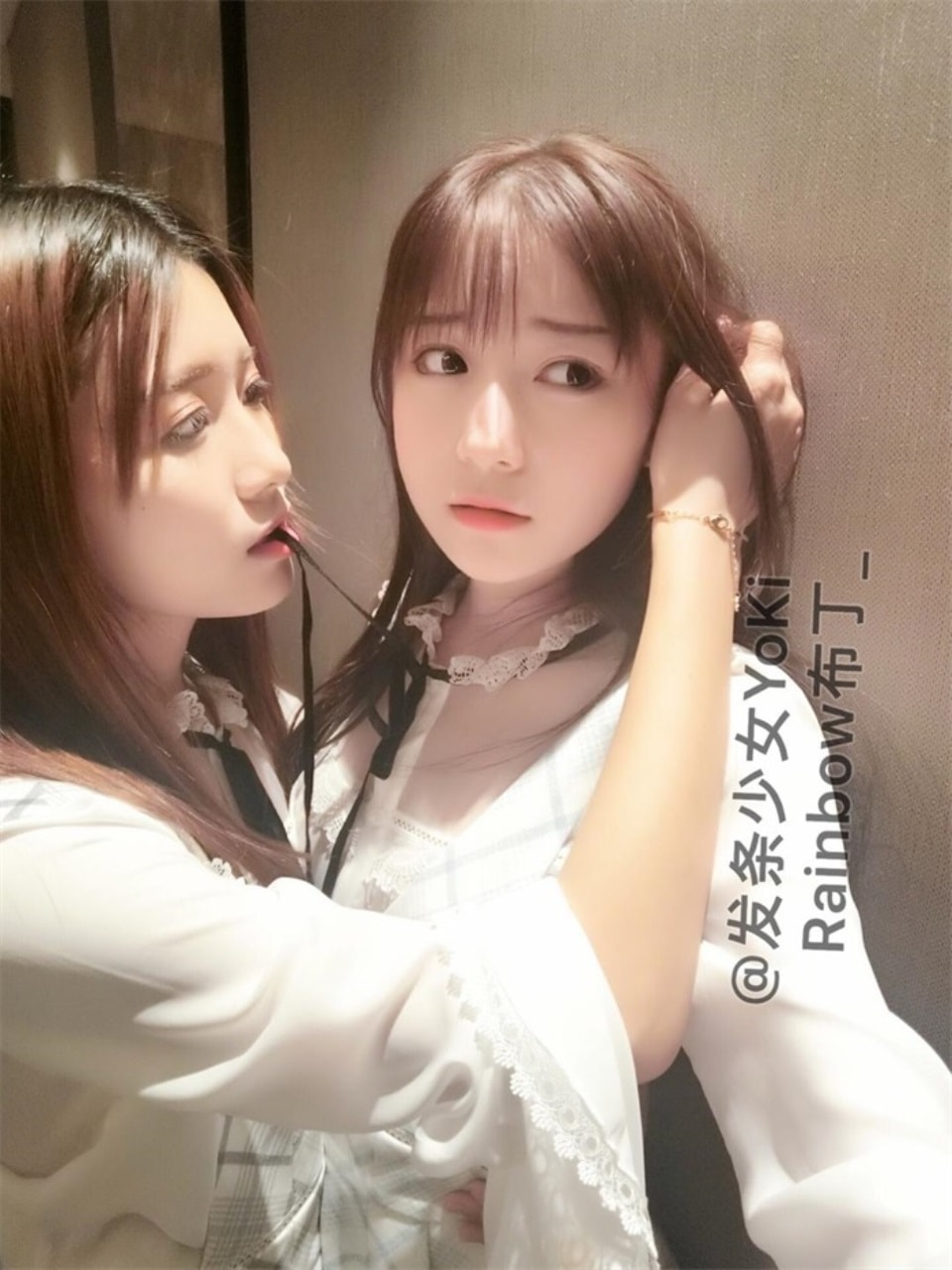 可爱睡衣人形小奶狗 Two Lesbian Girls  - (35P)